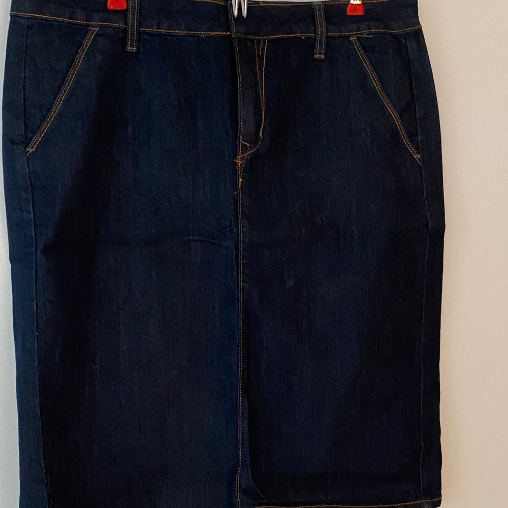 Old Navy Indigo women’s Denim Skirt!  Size 12!  Brand new!